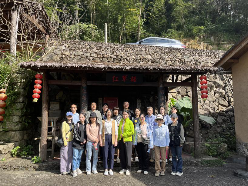 “追寻红色印记、弘扬革命文化” -----我校机关工会第九小组开展秋游活动